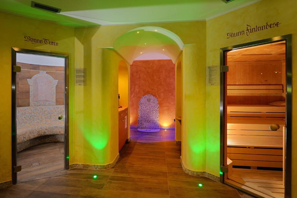Boutique Hotel Diana Мадонна-ди-Кампильо Экстерьер фото