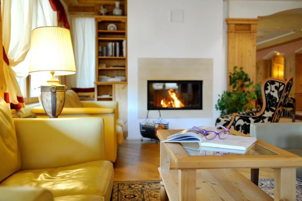Boutique Hotel Diana Мадонна-ди-Кампильо Экстерьер фото