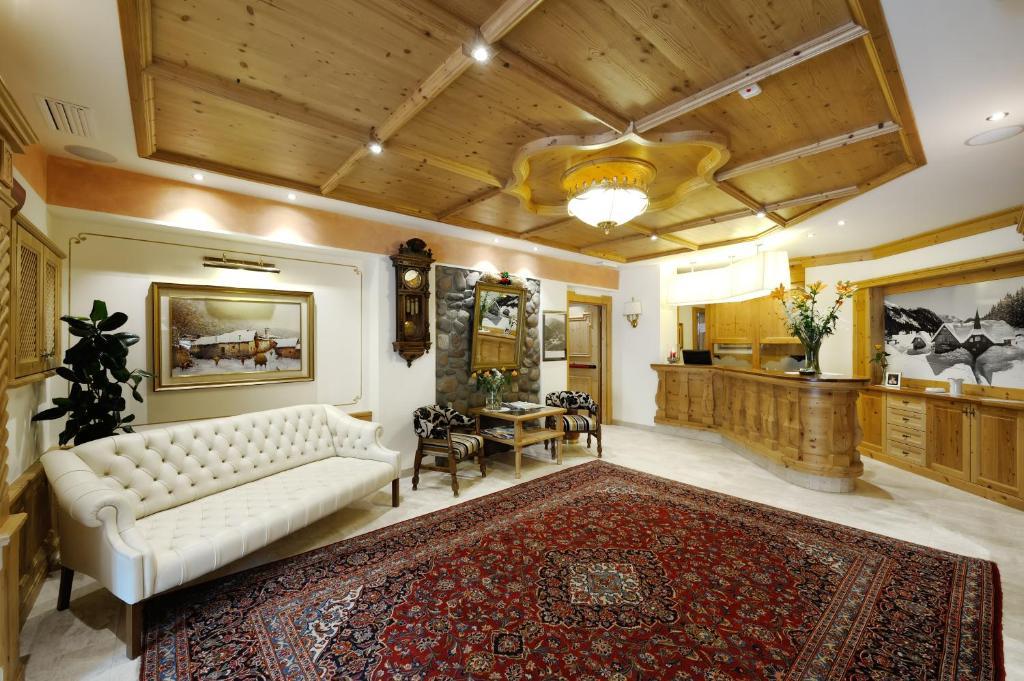 Boutique Hotel Diana Мадонна-ди-Кампильо Экстерьер фото